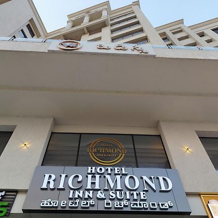 מניפלה Richmond Inn And Suites מראה חיצוני תמונה