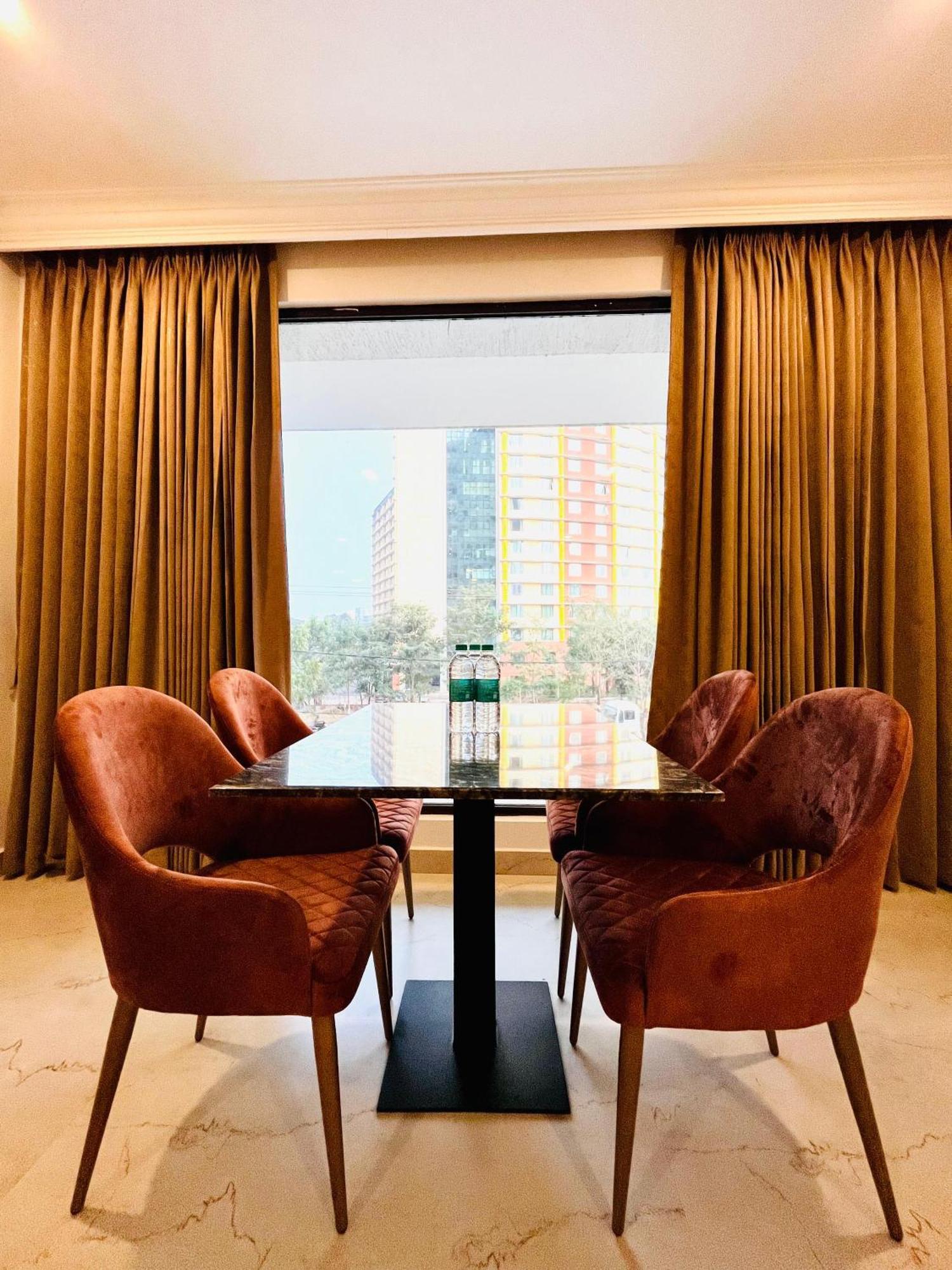 מניפלה Richmond Inn And Suites חדר תמונה