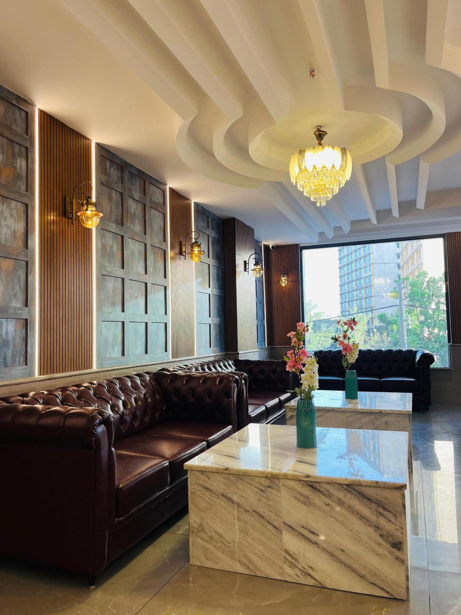 מניפלה Richmond Inn And Suites מראה חיצוני תמונה